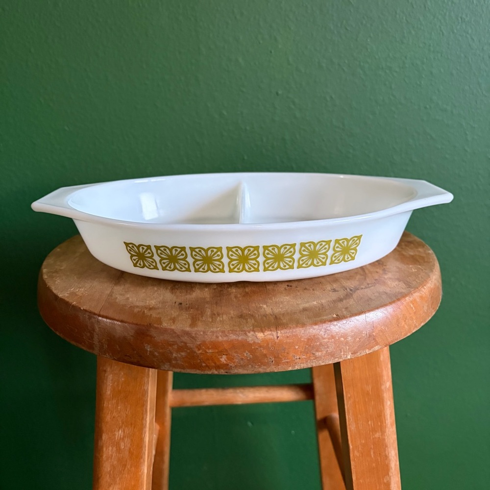 Vintage Verde Square Pyrex Split Baking Dish 1 1/2 quart